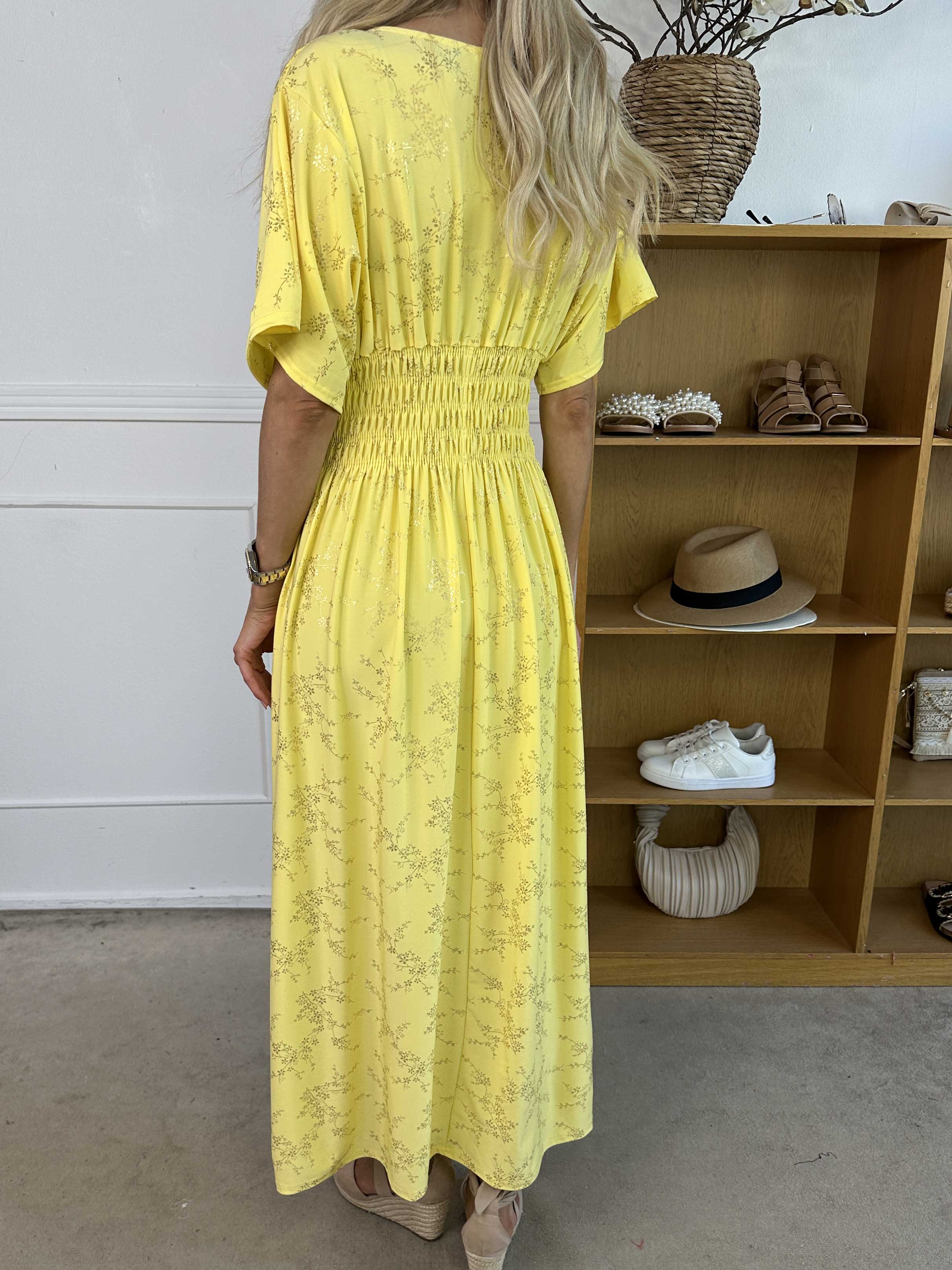 Pams Gold - Ensfarvet kjole i elastisk stof med gulddetaljer